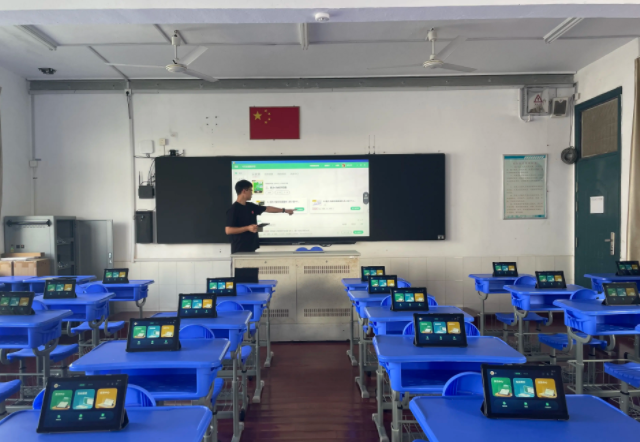 学生可动态复现真实场景实现物理环境与数字空间的虚实共生 学生可动态复现真实场景实现物理环境与数字空间的虚实共生