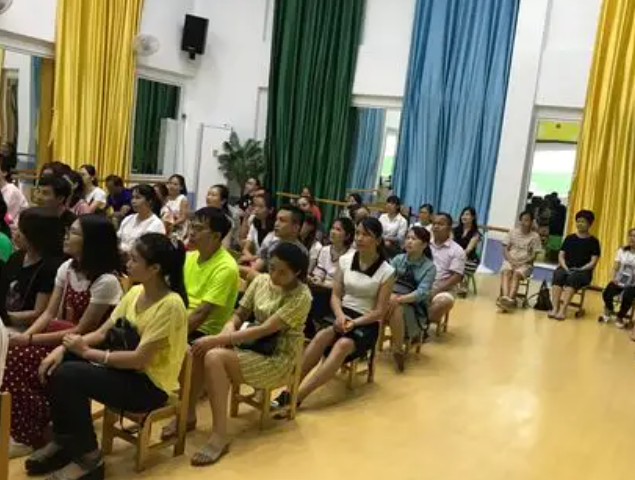 优化课程晋级线上微课线下实操服务形式让科学育儿常识触手可