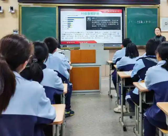 扎根于根底教育一线形成了从理念到途径再到讲堂载体的完好逻