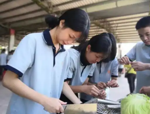 不想趁波逐浪向往着大学校园门这类学生有上进心