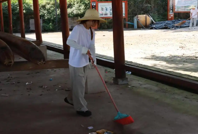 <b>师生看到村庄教育不只发生在讲堂之中也嵌入家庭日子</b>